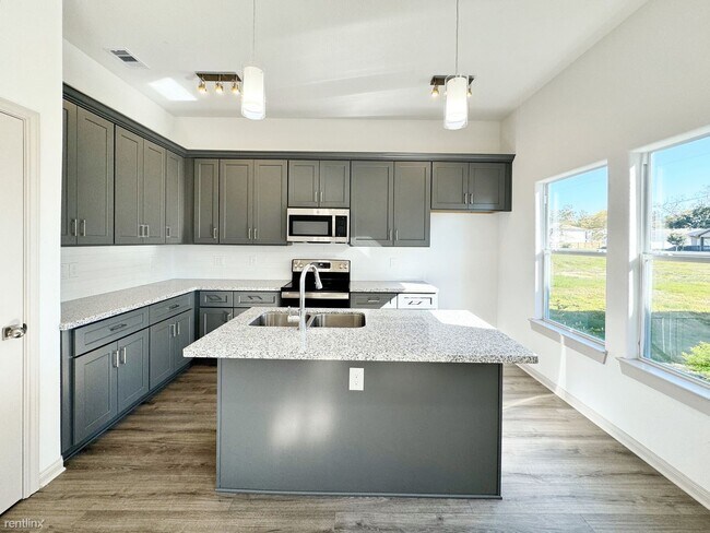 Foto del edificio - 3 br, 2 bath House - 4423 Brinkley St A A