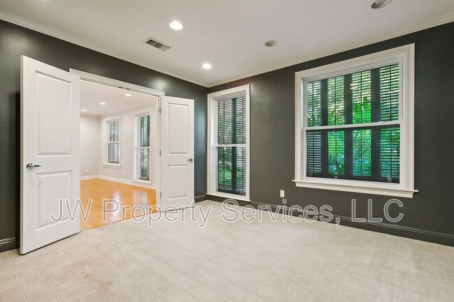 Foto del edificio - 5427 Charlotte Dr