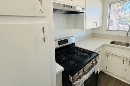 Cocina de la unidad 4 - 1230 N Mansfield Ave