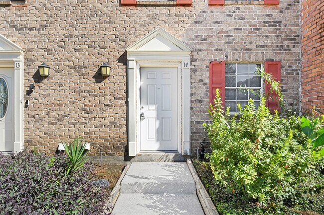 Building Photo - 2030 Plantation Dr