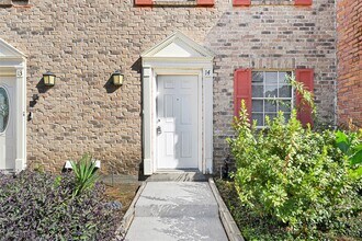 Building Photo - 2030 Plantation Dr