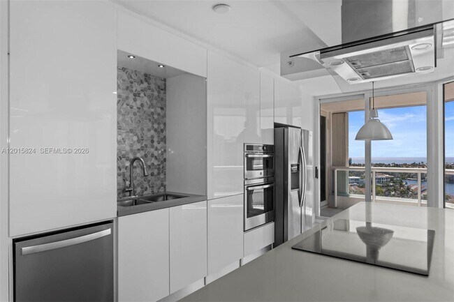 Foto del edificio - 21055 Yacht Club Dr