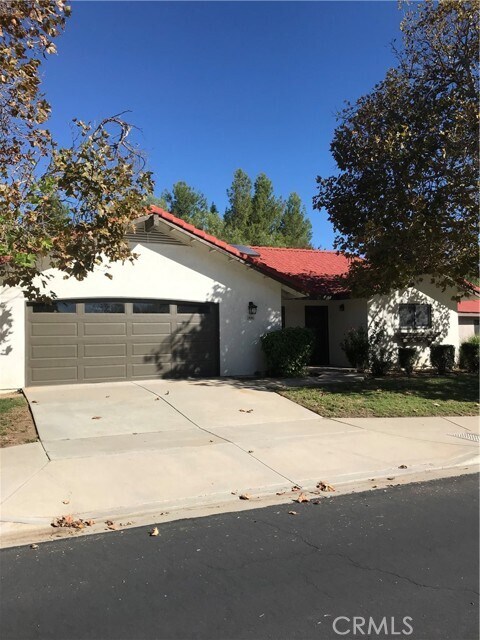 Foto del edificio - 21060 Vandenberg Ave