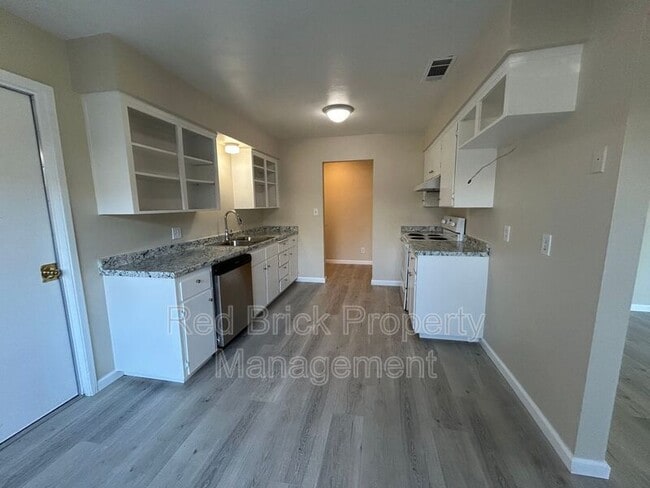 Photo - 315 Donner Rd House