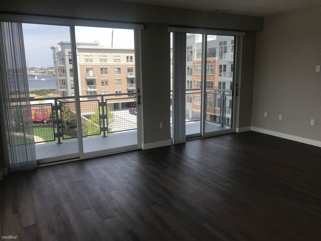 Building Photo - 3 br, 2 bath Apartment - 6 Marginal St # 506