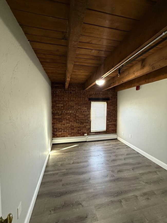 Building Photo - 11 Leo Turo Way