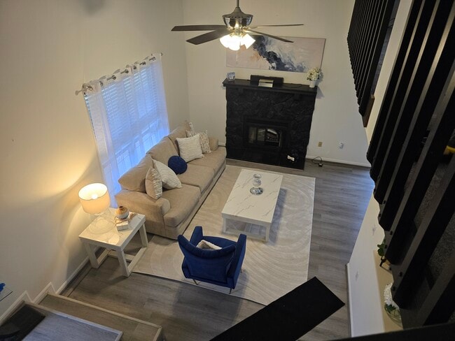 Foto del edificio - 2059 Foxknoll Dr