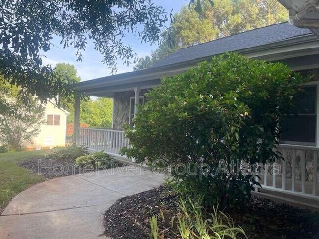 Building Photo - 205 Mills Dr