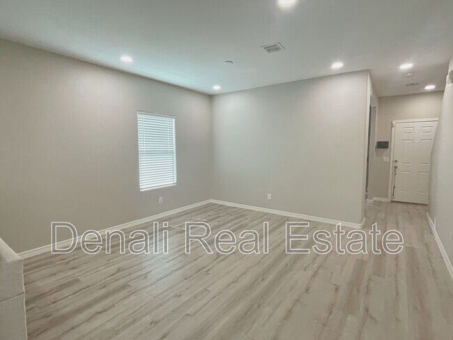 Building Photo - 45401 W Sandhill Rd