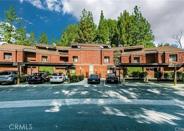 Building Photo - 300 S Prospectors Rd