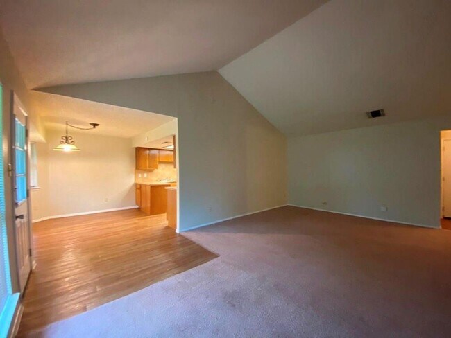 Building Photo - 3 br, 2 bath House - 3301 Broken Spoke Trl.