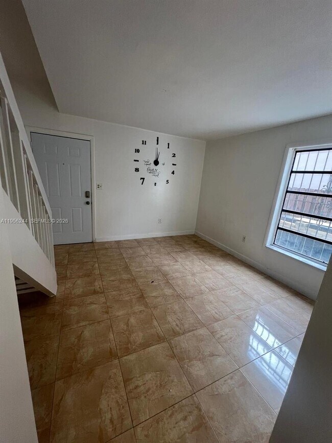 Building Photo - 1325 W 41st St