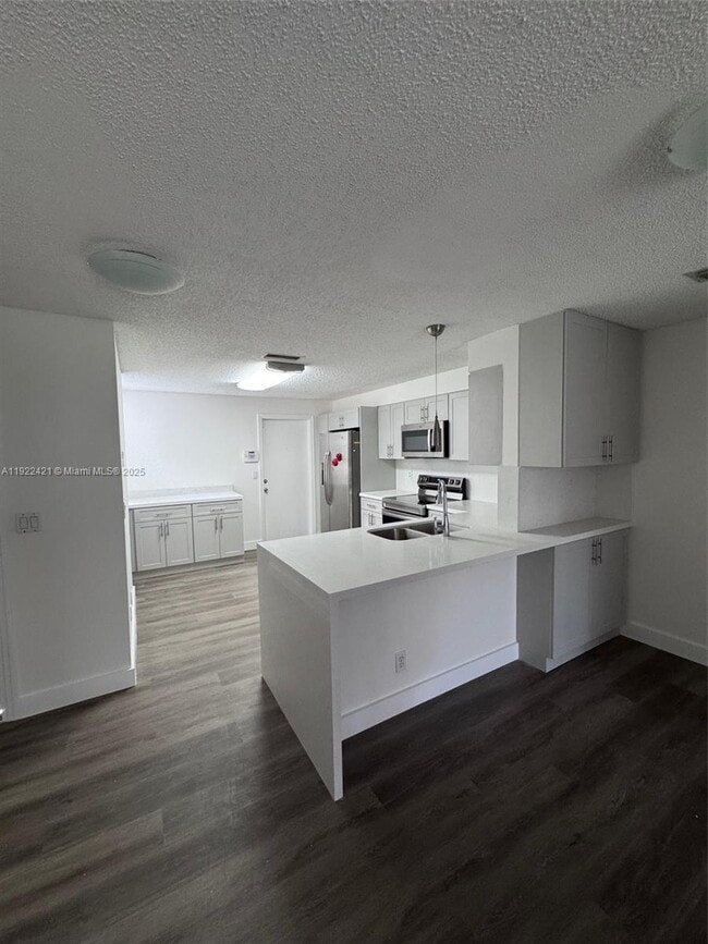 Building Photo - 1140 Sorrento Dr