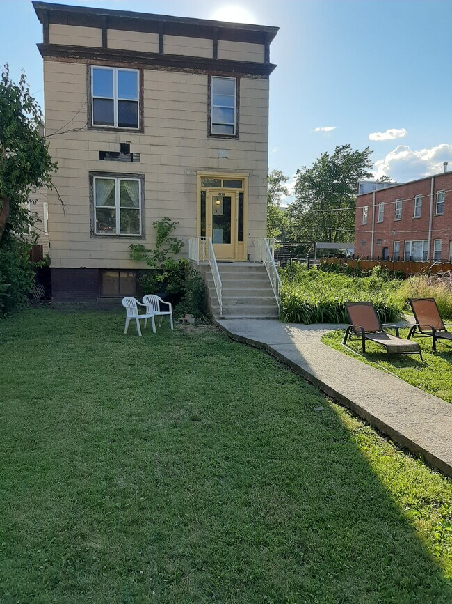 Building Photo - 1746 N Kedzie Ave