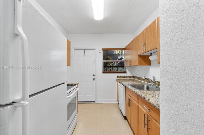Building Photo - 9745 Bay Harbor Terrace