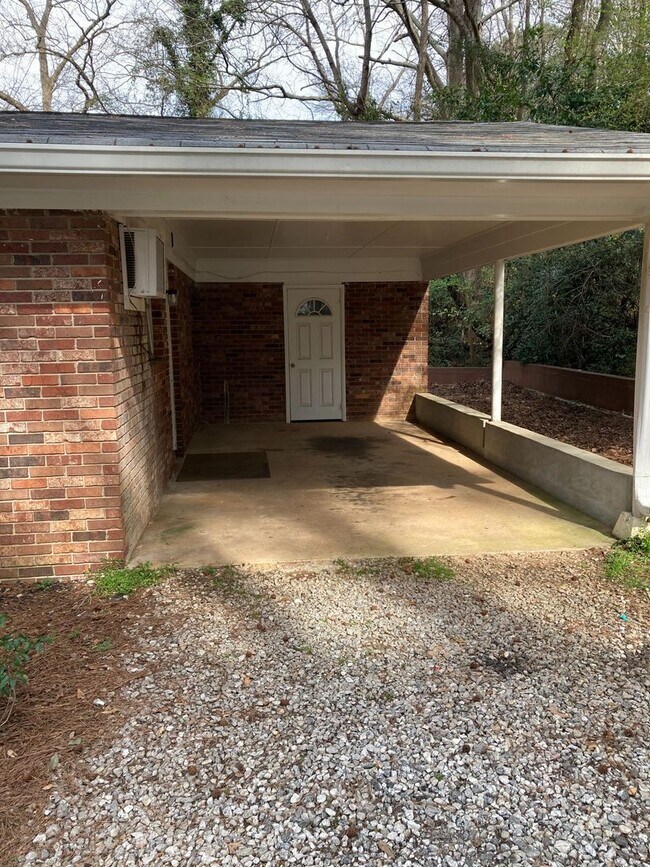 Foto del edificio - 317 Springtree Rd