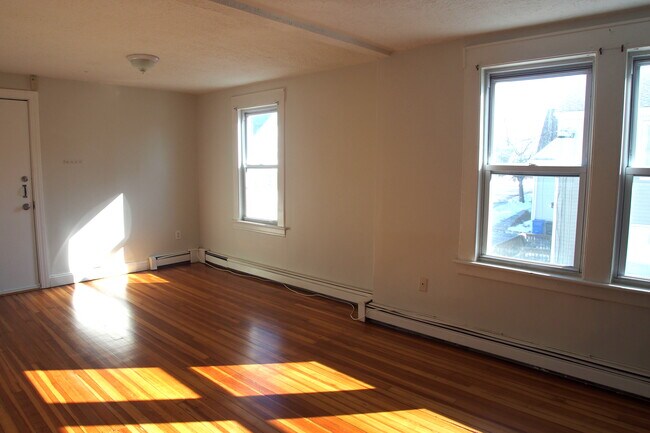 Living room - 81 Longfellow Ave