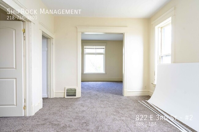 Foto del edificio - 822 E 3rd St