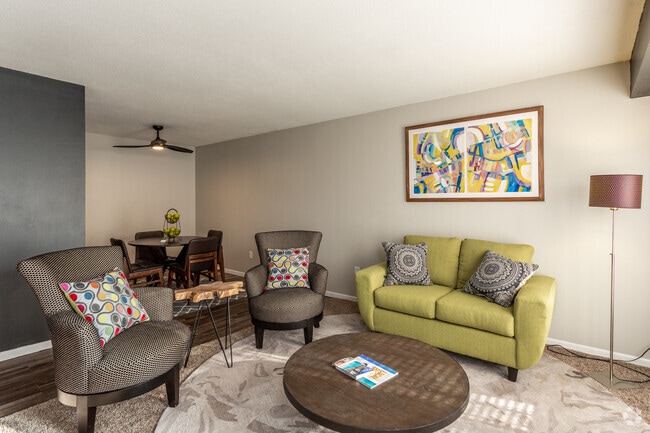 2BR, 1BA - 960 SF - Lipton Apartments