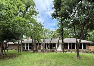 Building Photo - 2742 Warwick Way
