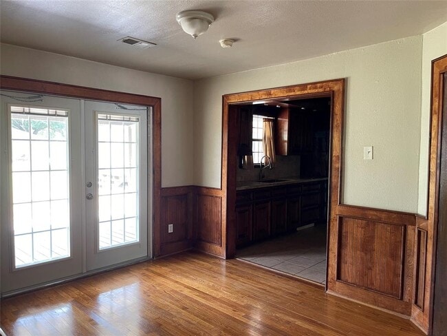 Building Photo - 702 Fostoria Ln