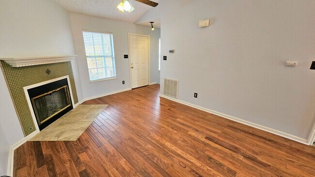 Foto del edificio - West Knoxville 37923 - 2 bedroom, 2 bath condo - Contact Ryan Fogarty (865) 333-4840
