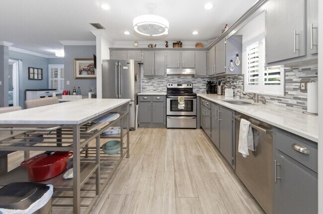 Building Photo - 13126 Via Vesta