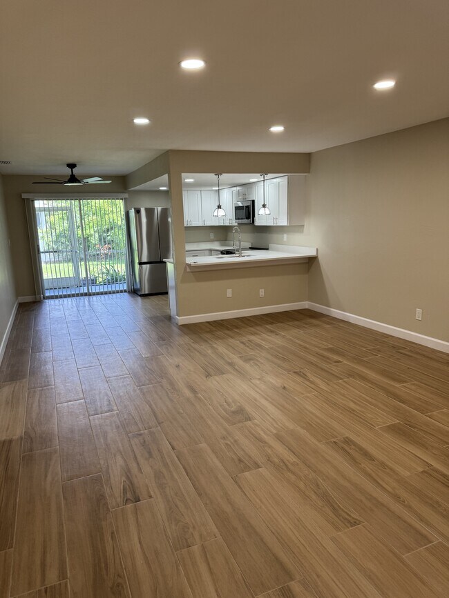 Foto del edificio - 683 110th Ave N