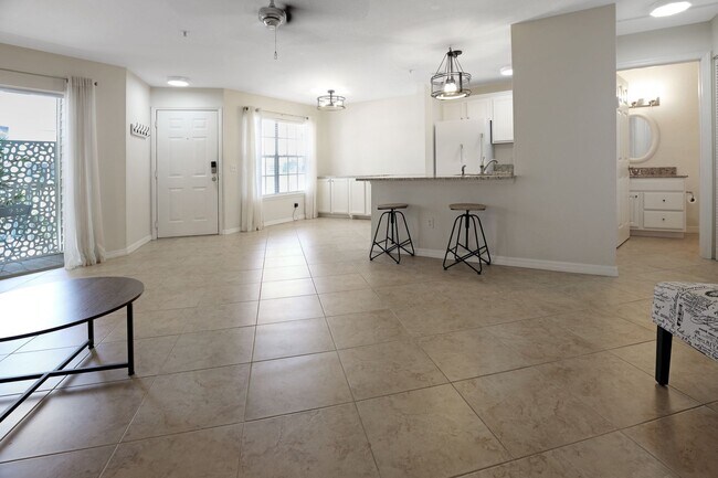Foto del edificio - 2 Story 2 Bedroom Gem In Great Location Ne...