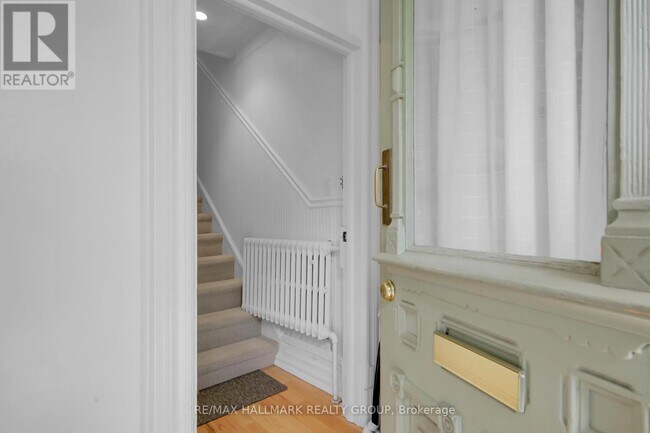 Photo du bâtiment - 50 Sweetland Ave