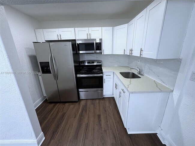 Foto del edificio - 1025 NW 7th Ave