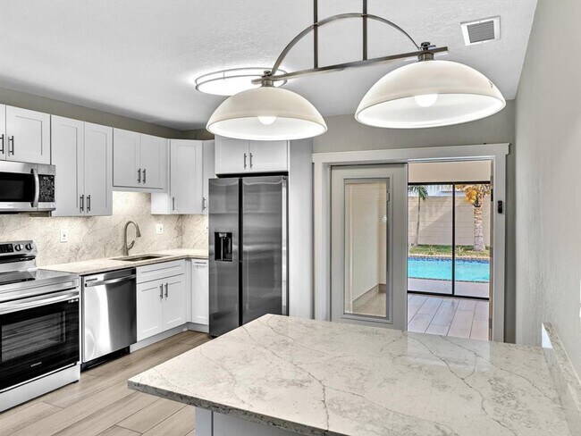 Building Photo - 541 NE 18th St