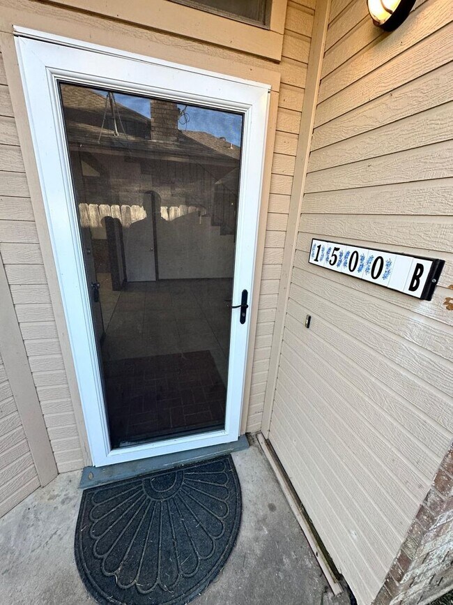 Building Photo - 1500 N Grant Dr