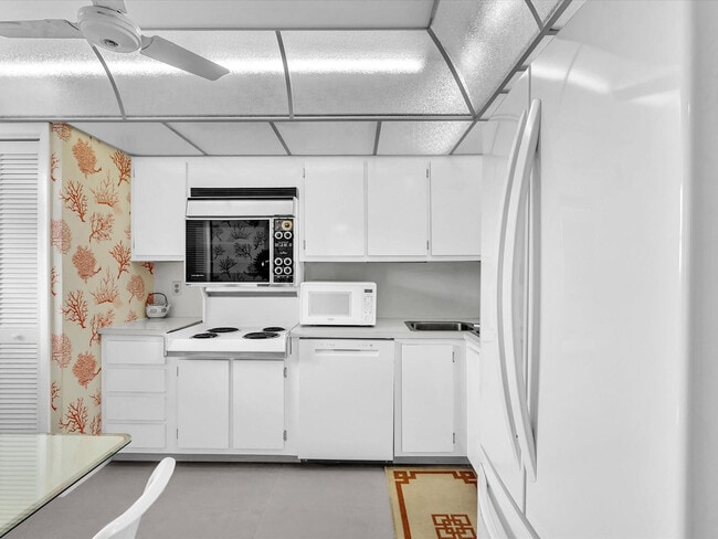 Building Photo - 1537 E Hillsboro Blvd