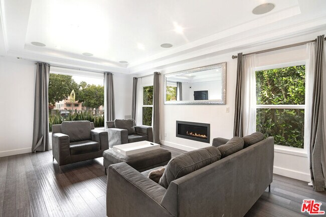 Foto del edificio - 616 N Formosa Ave
