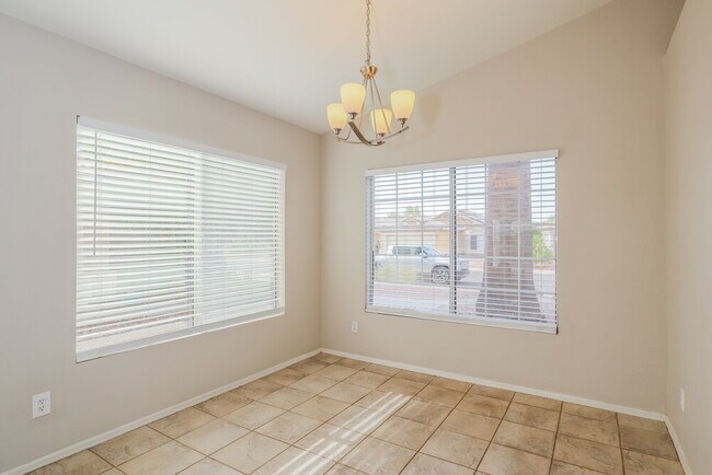 Building Photo - 2214 E Aire Libre Ave