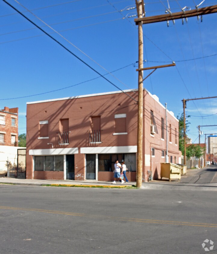 Building Photo - 209 E 4th Ave