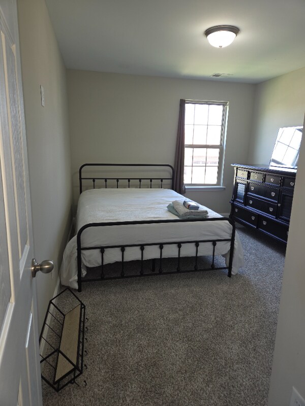 Foto principal - 405 Longstone Rd
