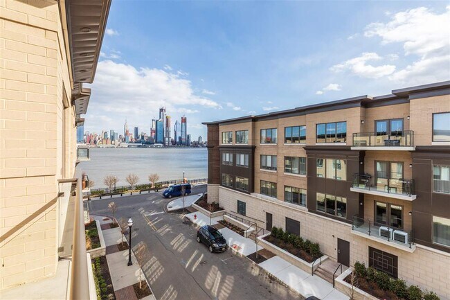 Foto del edificio - 250 Henley Pl
