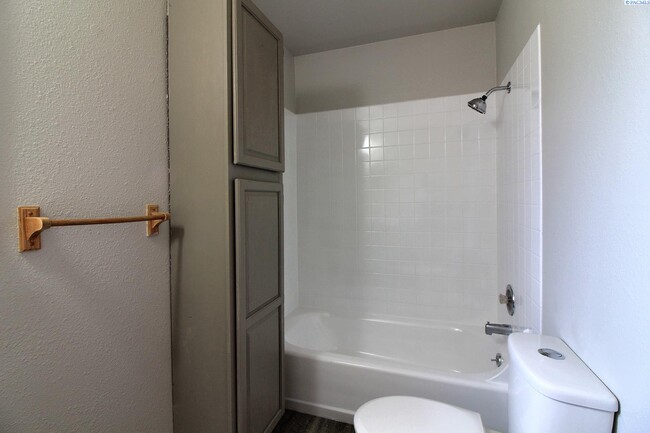 Foto del edificio - 2 Bed/1 Bath Central Richland Duplex