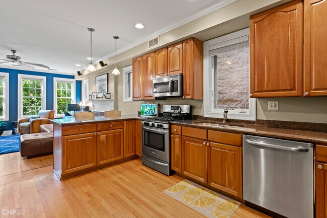 Kitchen - 630 W Briar Pl