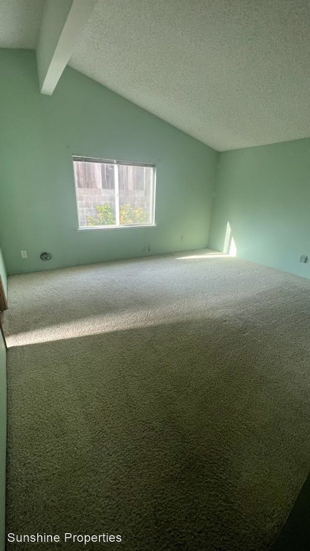 Building Photo - 2 br, 2 bath House - 273 Rock River Dr.