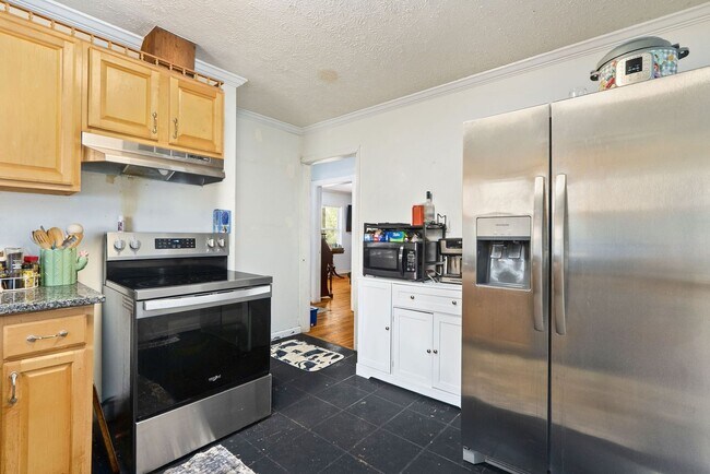 Foto del edificio - House in Auburn Available NOW!