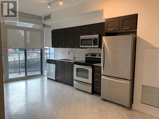 Building Photo - 169 Fort York Blvd