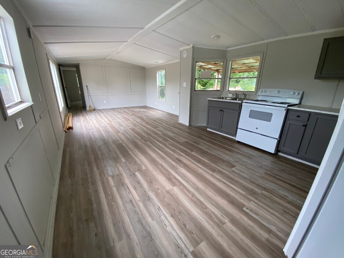 Foto principal - 58 Mitchell Rd