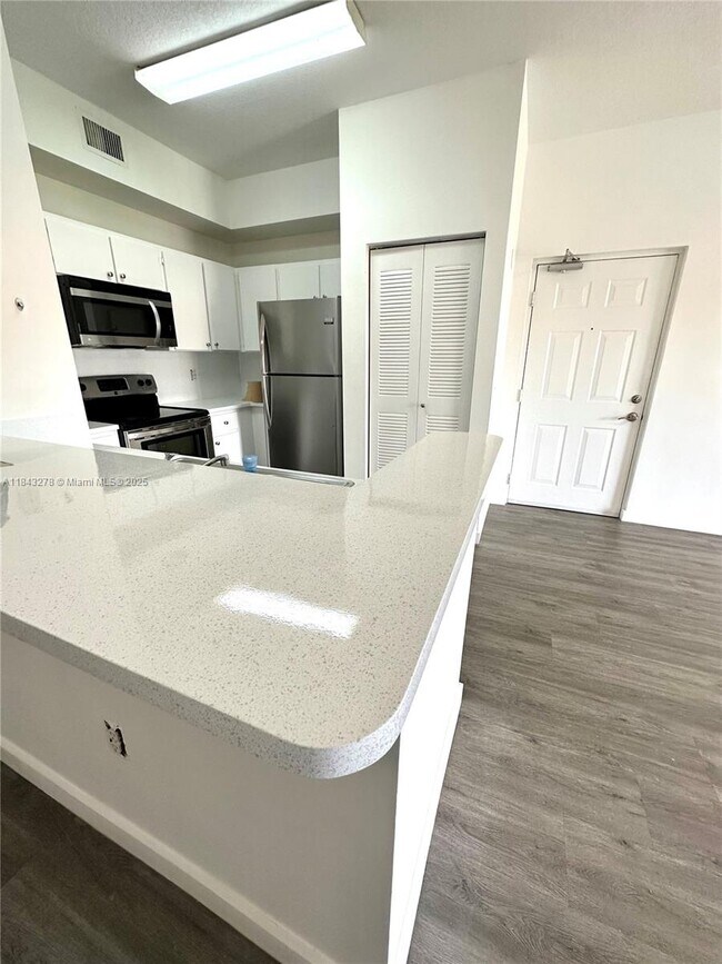 Foto del edificio - 7250 NW 114th Ave