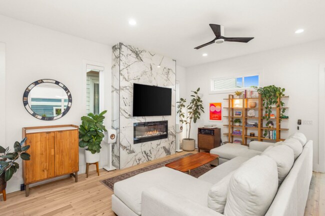 Building Photo - 2210 14th Ave N