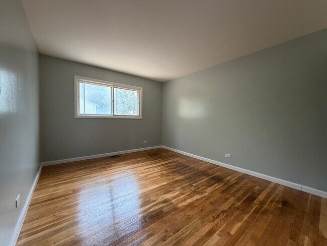 Foto del edificio - 1068 Bristol Ct