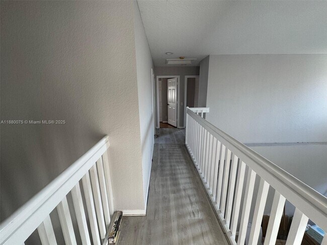 Foto del edificio - 1365 Canary Island Dr