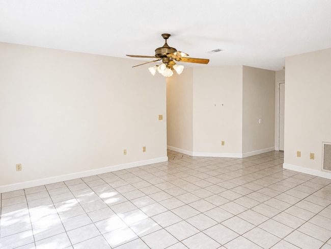Building Photo - 3 Bedroom | 2 Bathroom Home with Fenced Yard